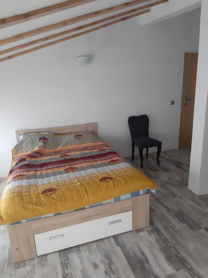 House Hotel Craiova Buitenkant foto