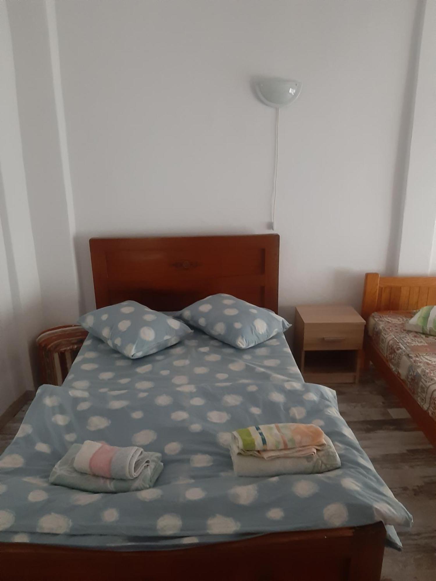 House Hotel Craiova Buitenkant foto